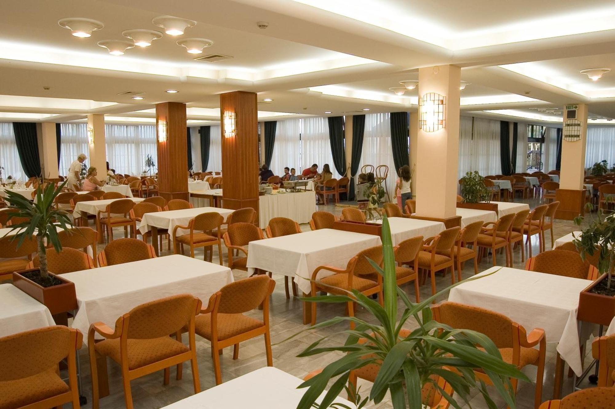 Hotel Makpetrol 스트루가 레스토랑 사진